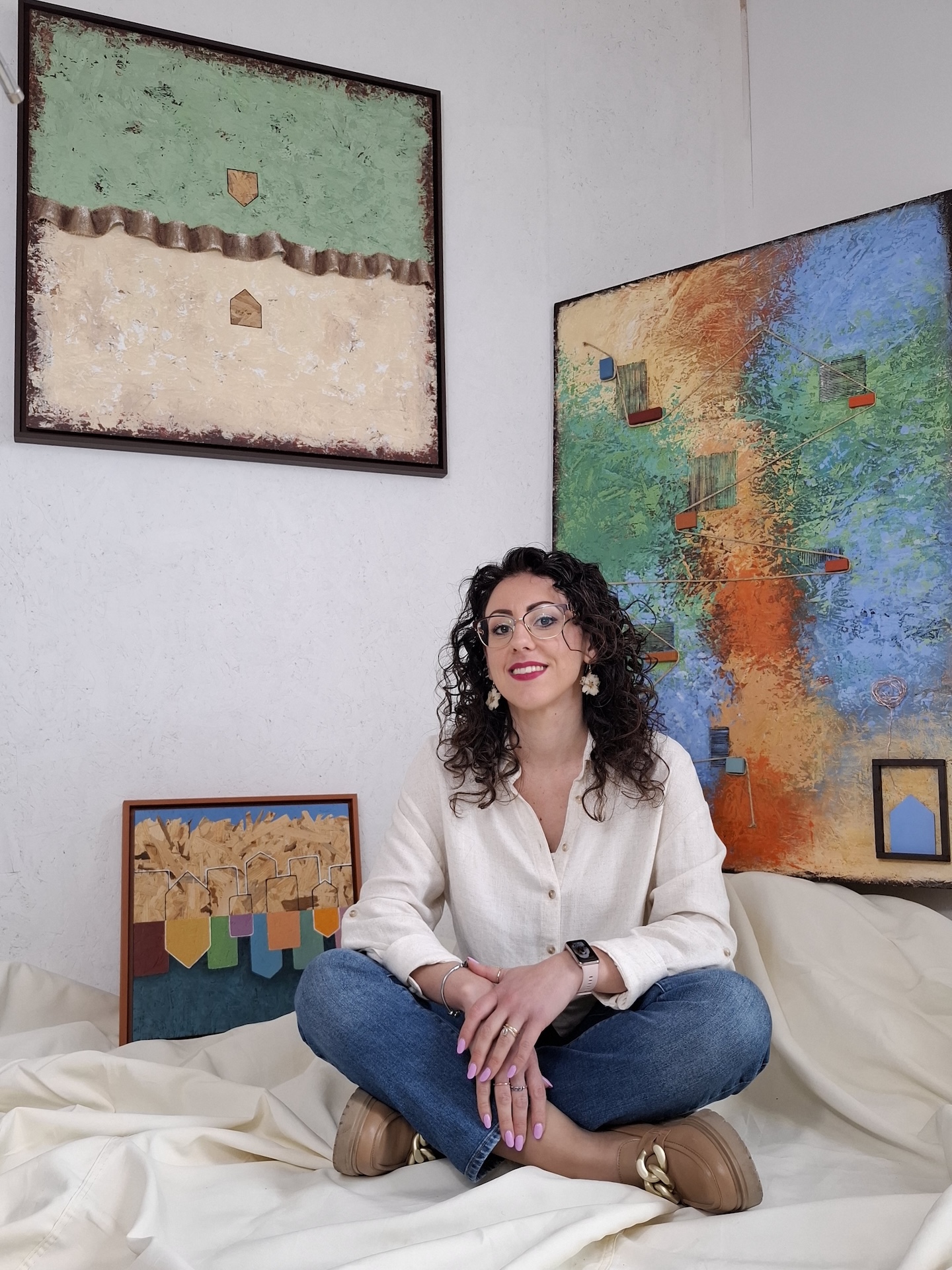 L'artista Erika De Benedetto nel suo studio