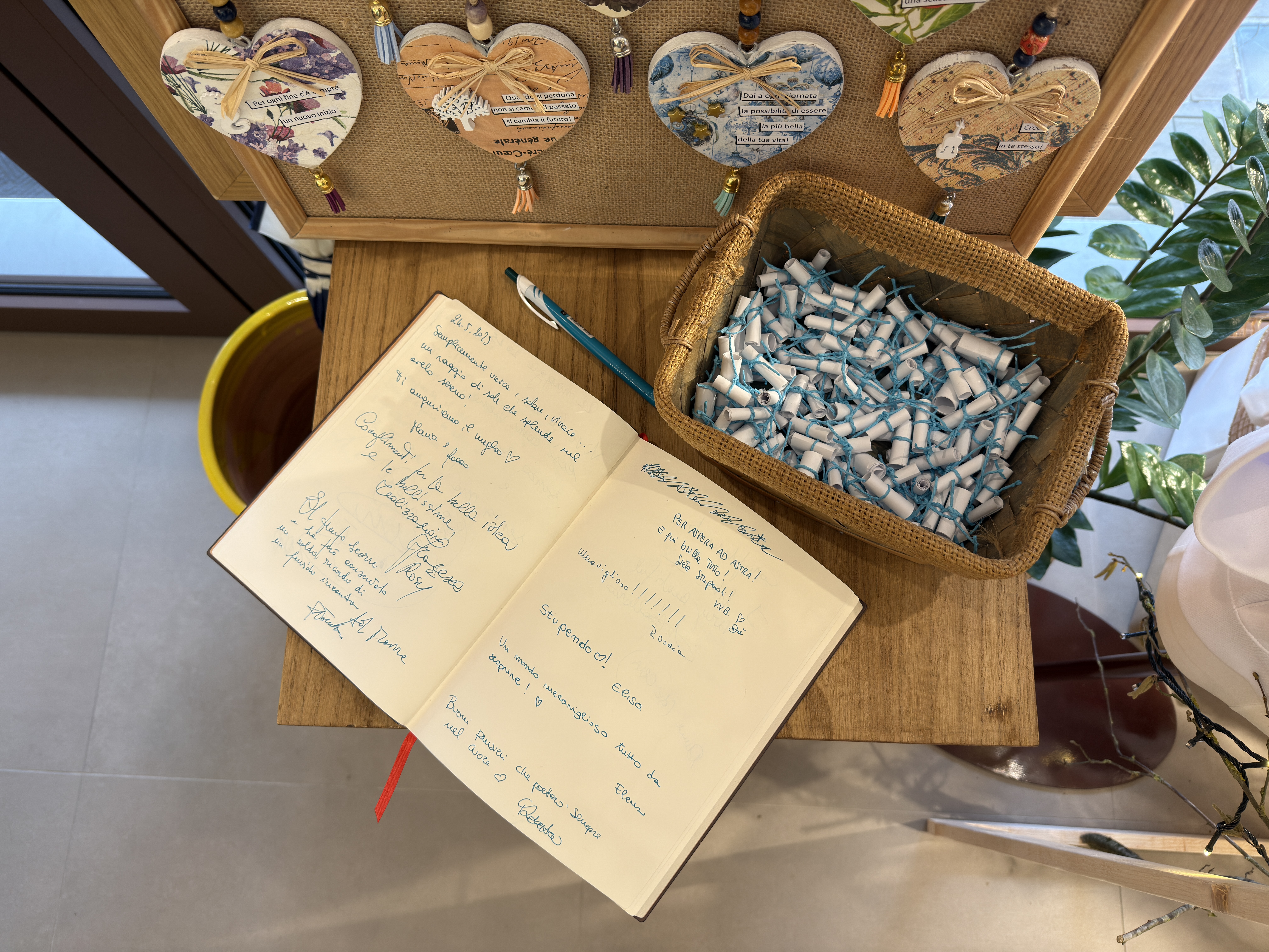 Taccuino con scritti buoni pensieri