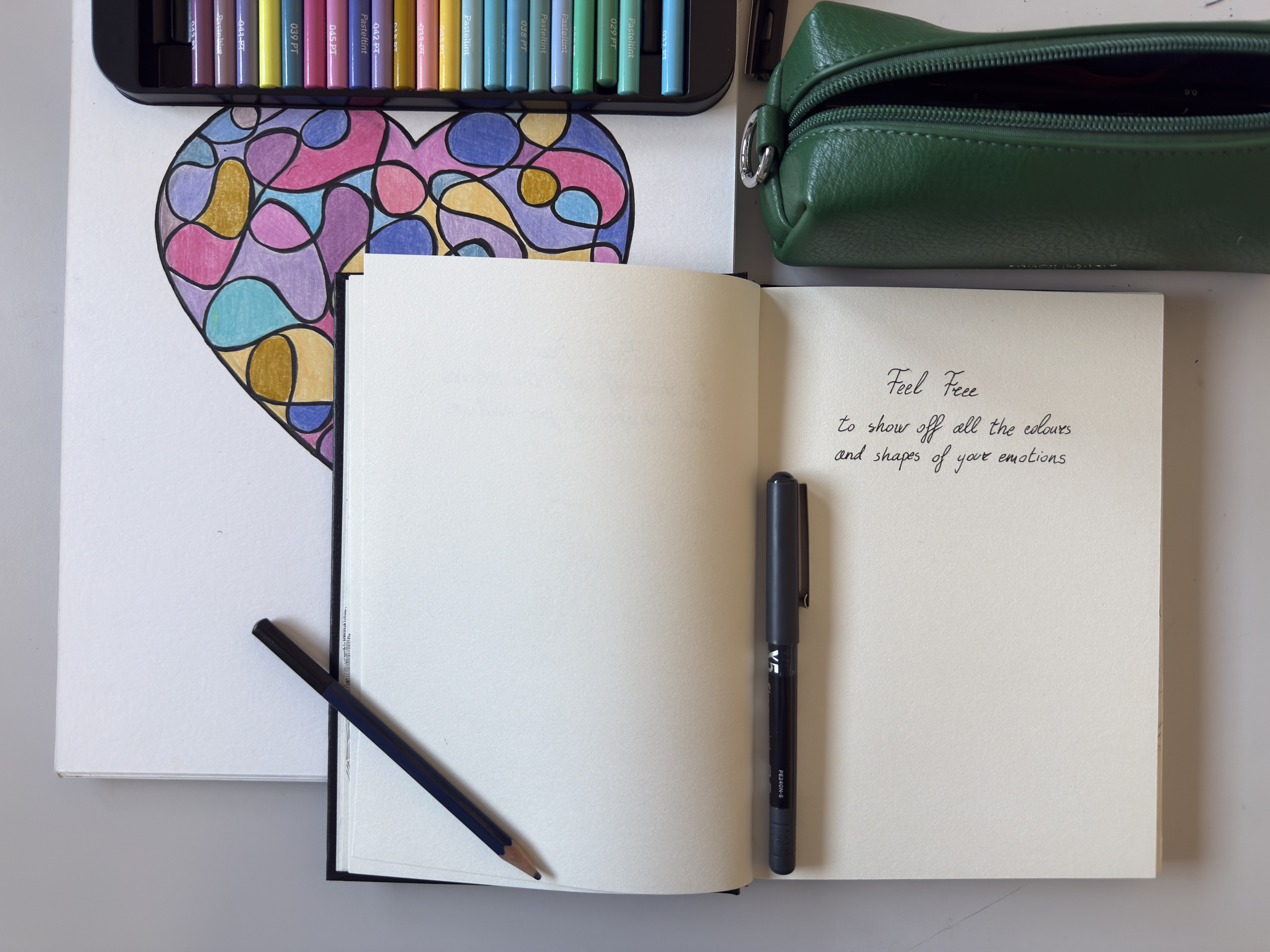 Taccuino con scritta motivazionale a tema emozioni