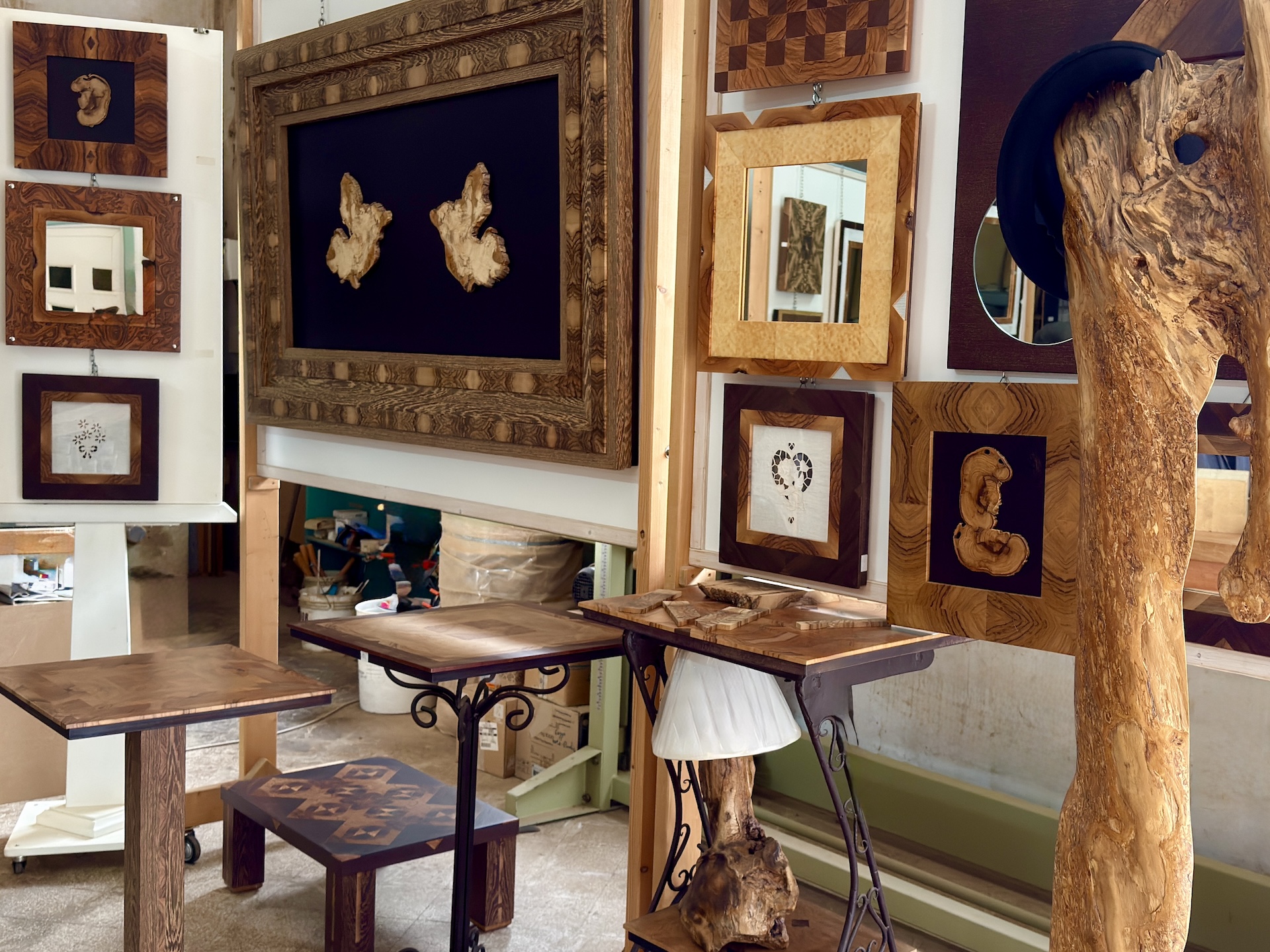 Laboratorio artigianale salentino con creazioni in legno d'ulivo