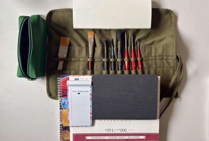 Taccuini, pennelli e colori